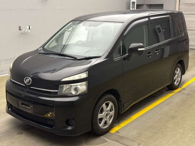 TOYOTA VOXY 2010