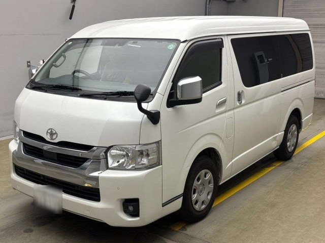 TOYOTA HIACE VAN 2022