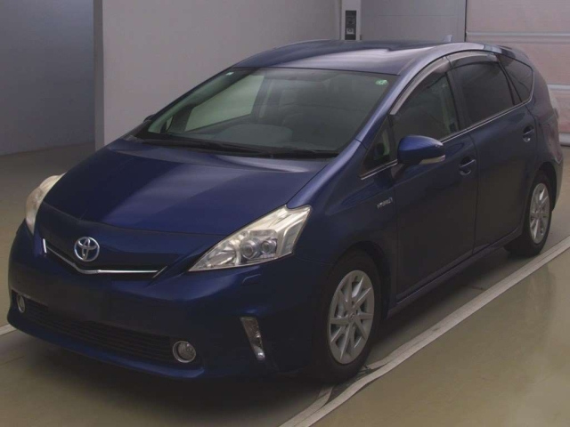 TOYOTA PRIUS ALPHA 2013