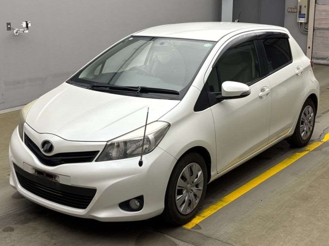 TOYOTA VITZ 2013
