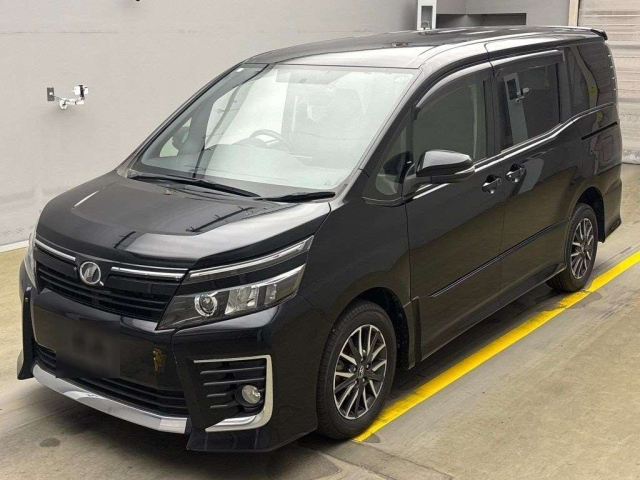 TOYOTA VOXY 2014