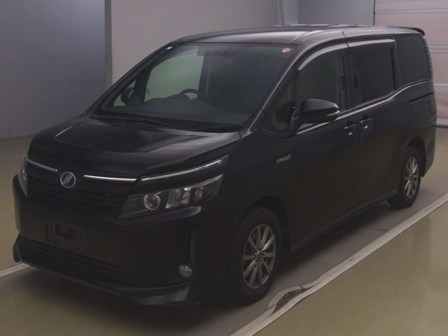TOYOTA VOXY 2014
