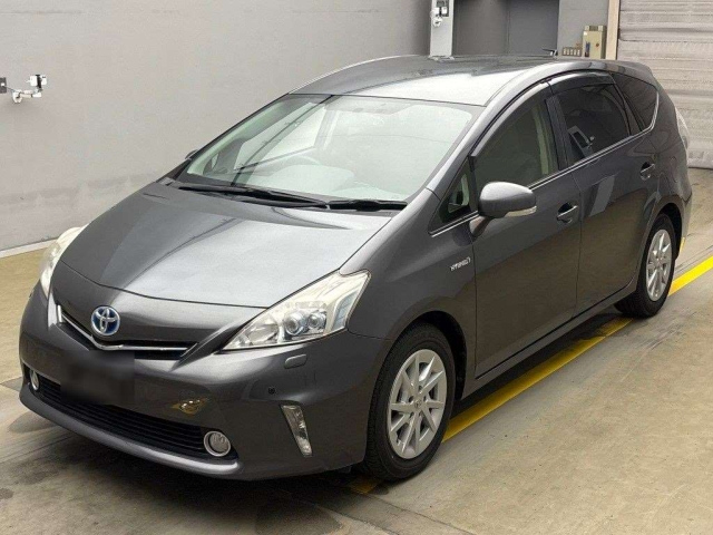 TOYOTA PRIUS ALPHA 2012