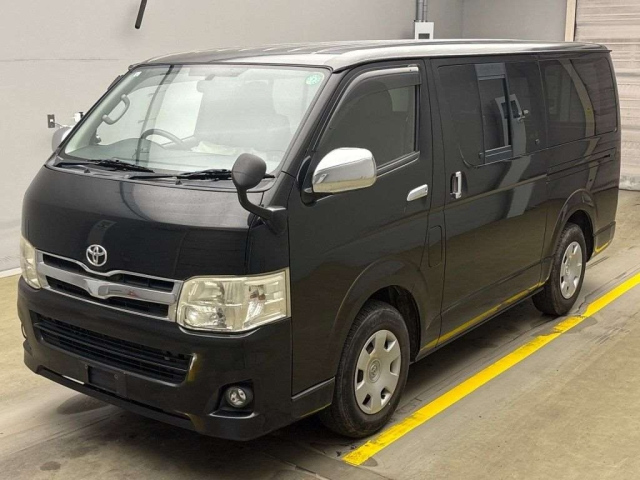 TOYOTA HIACE VAN 2011