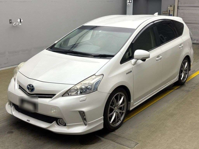 TOYOTA PRIUS ALPHA 2012
