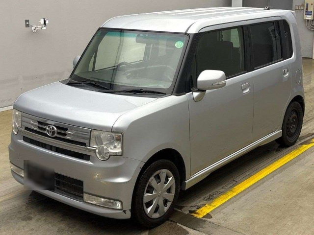 TOYOTA PIXIS SPACE