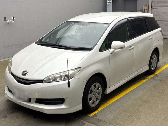 TOYOTA WISH 2015