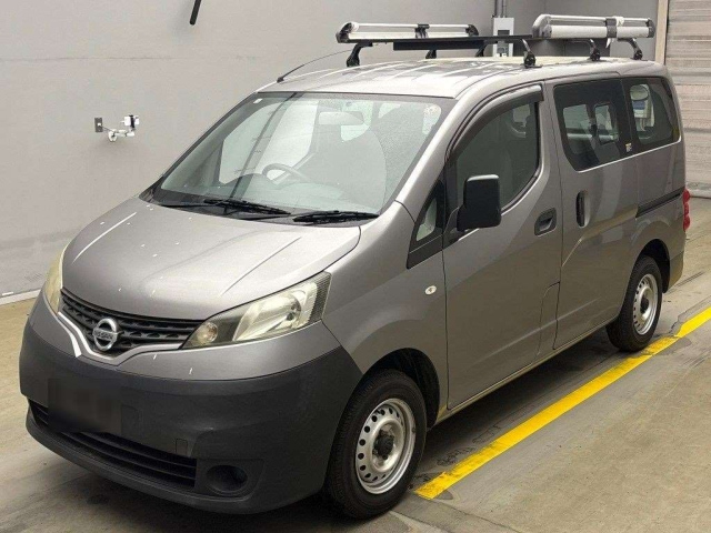 NISSAN NV200