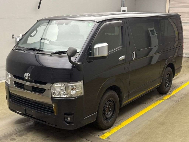 TOYOTA HIACE VAN 2022
