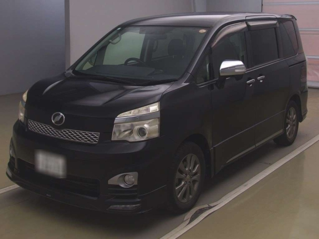 TOYOTA VOXY 2013