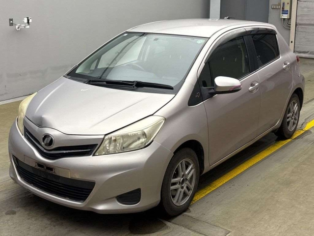 TOYOTA VITZ 2011