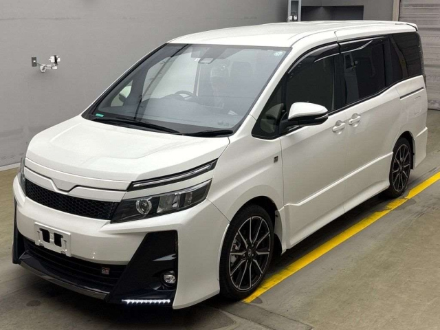 TOYOTA VOXY 2020