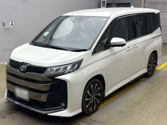 TOYOTA NOAH