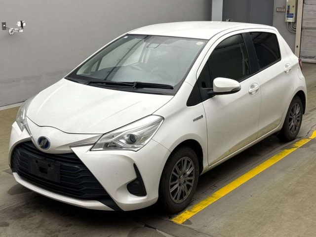 TOYOTA VITZ 2017