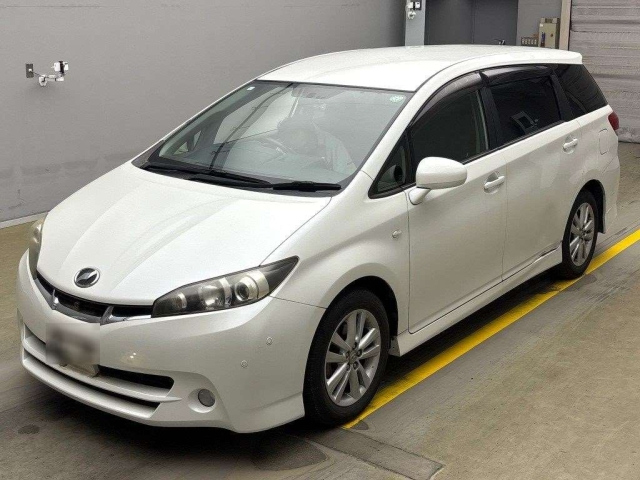 TOYOTA WISH 2011