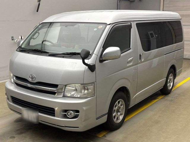 TOYOTA HIACE 2010