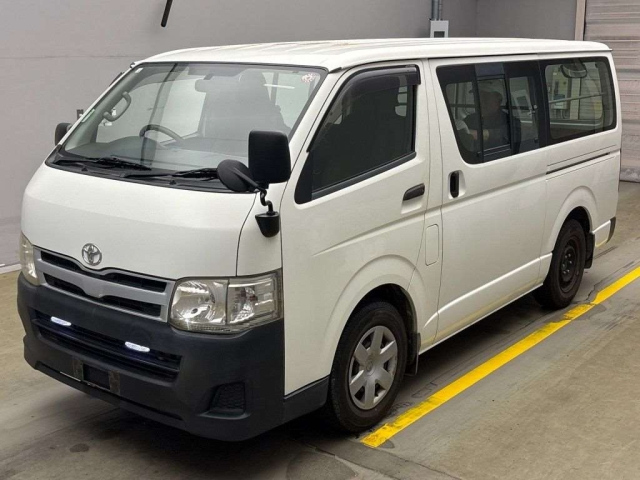 TOYOTA HIACE VAN 2011