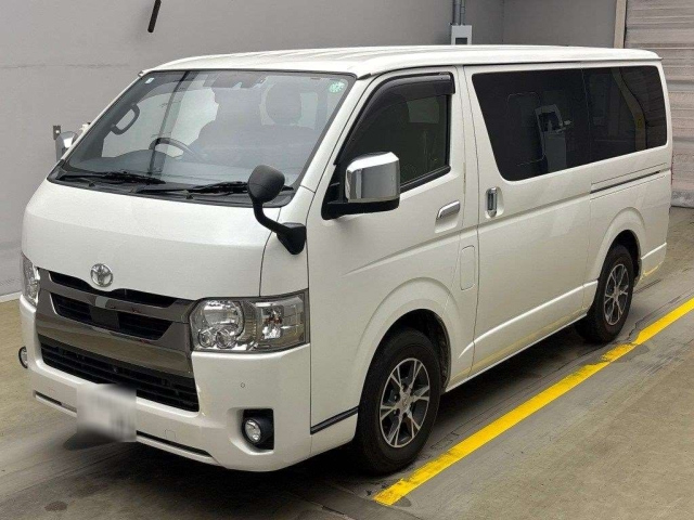 TOYOTA HIACE VAN 2020