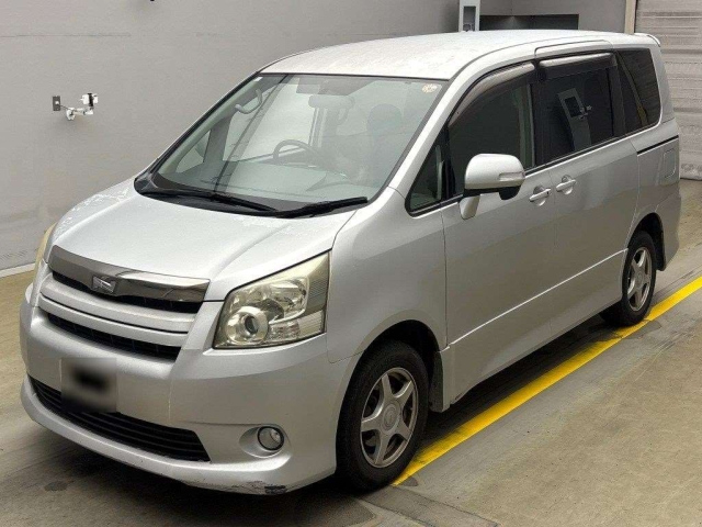 TOYOTA NOAH 2009