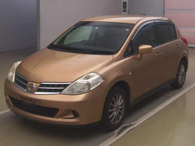 NISSAN TIIDA 2010