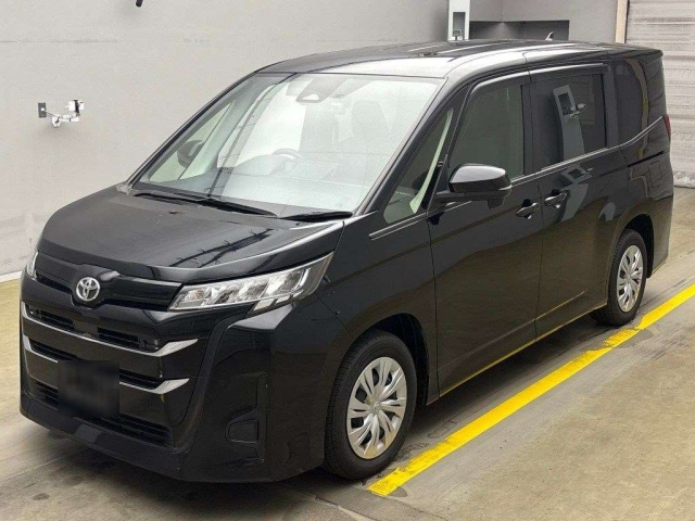 TOYOTA NOAH 2022