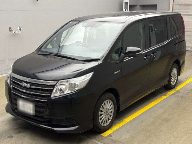 TOYOTA NOAH 2016