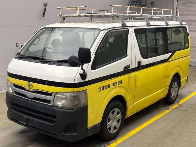TOYOTA HIACE VAN