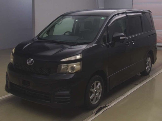 TOYOTA VOXY 2010