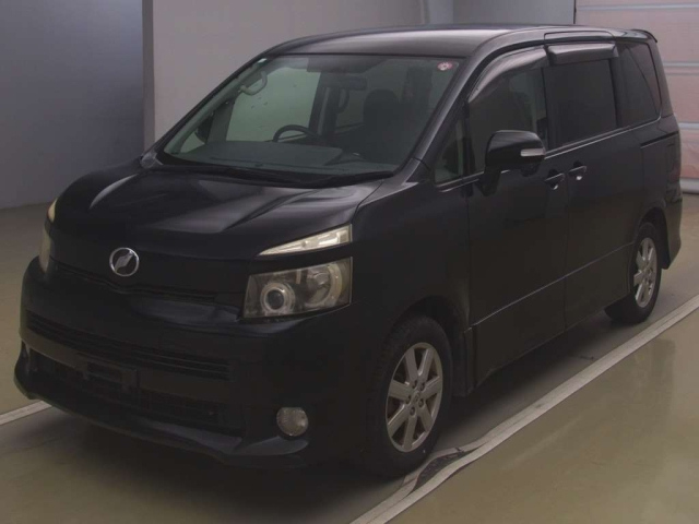 TOYOTA VOXY 2009