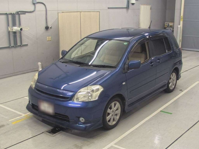 TOYOTA RAUM 2010