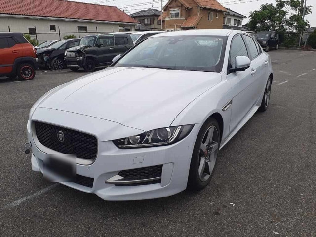 JAGUAR XE