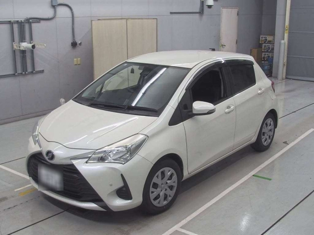 TOYOTA VITZ 2017