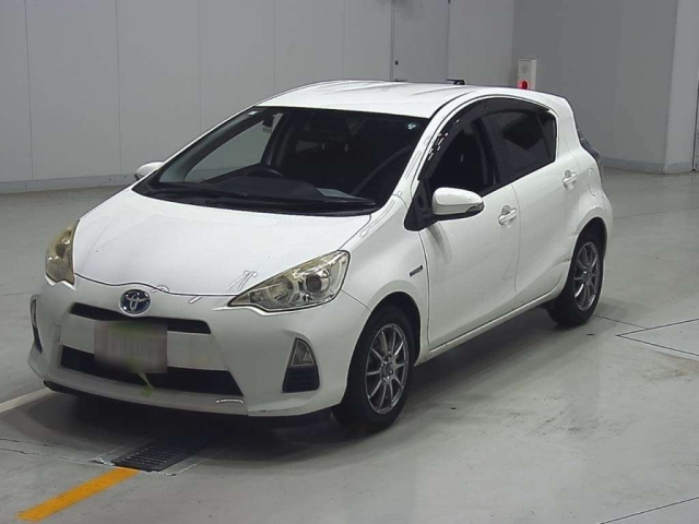 TOYOTA AQUA 2013