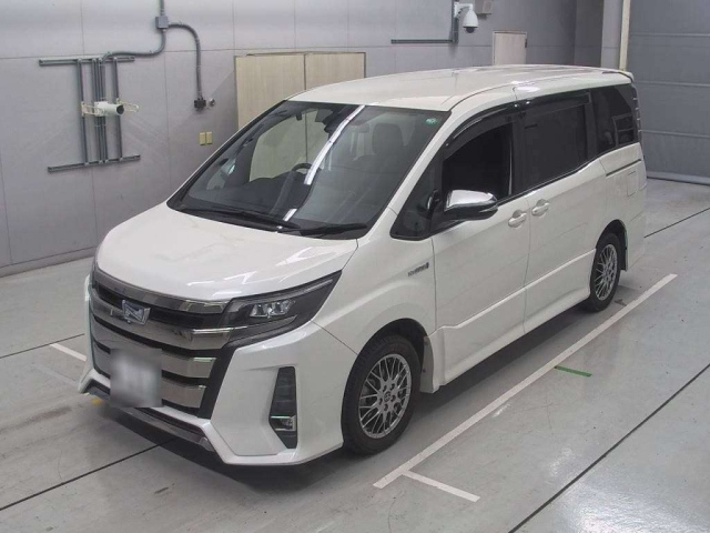 TOYOTA NOAH 2017