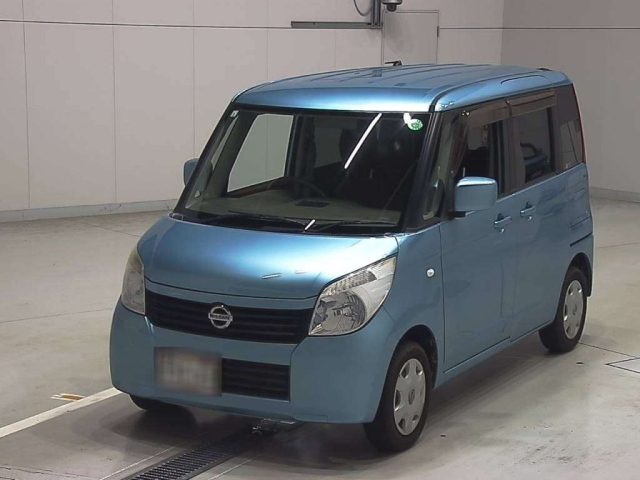 NISSAN ROOX 2013