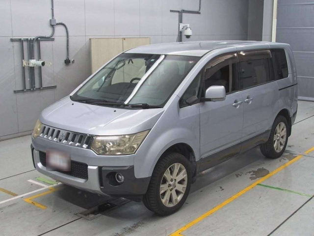 MITSUBISHI DELICA D5 2010