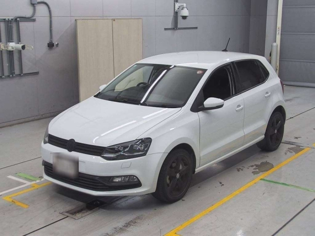 VOLKSWAGEN POLO 2016