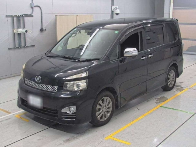 TOYOTA VOXY 2011