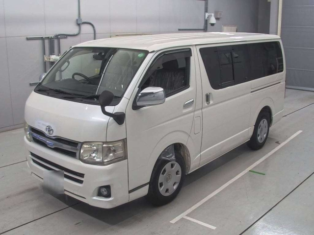 TOYOTA HIACE VAN 2011