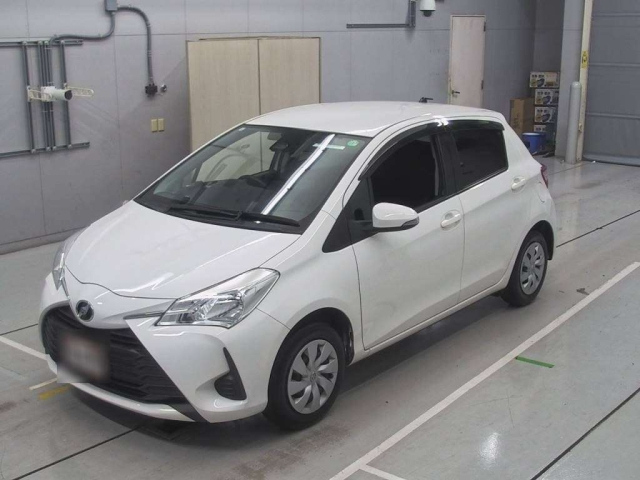 TOYOTA VITZ 2019