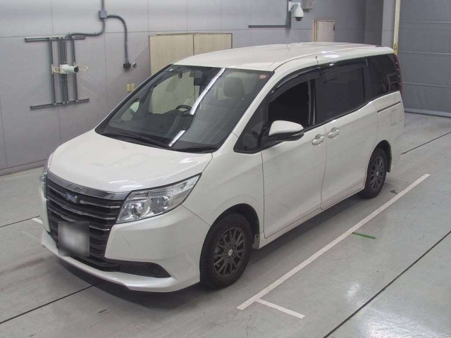 TOYOTA NOAH 2016