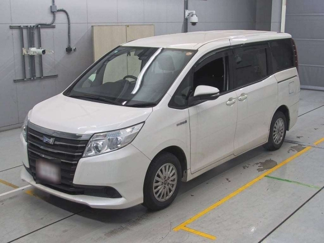 TOYOTA NOAH 2016