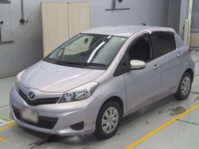TOYOTA VITZ 2012