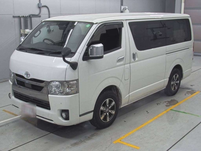 TOYOTA HIACE VAN