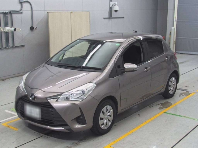 TOYOTA VITZ 2017