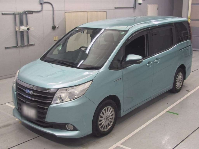 TOYOTA NOAH 2015