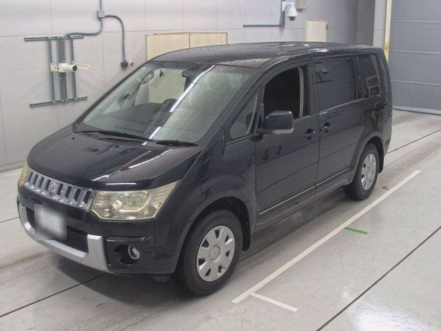 MITSUBISHI DELICA D5 2011