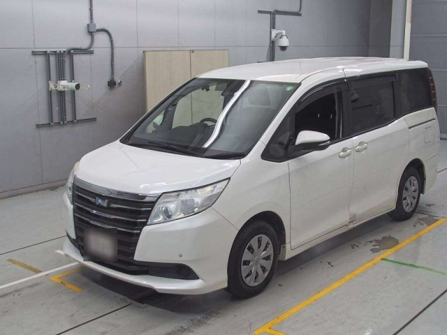 TOYOTA NOAH 2016