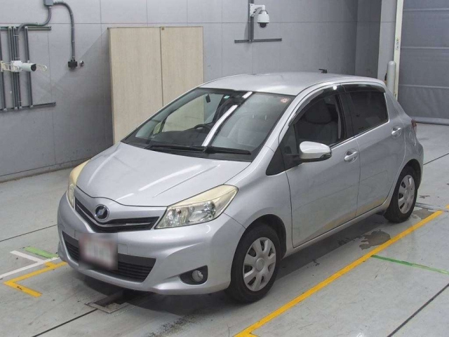 TOYOTA VITZ 2012