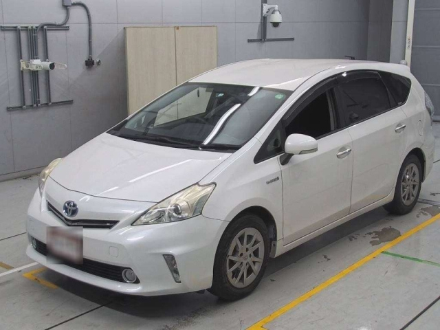 TOYOTA PRIUS ALPHA 2014